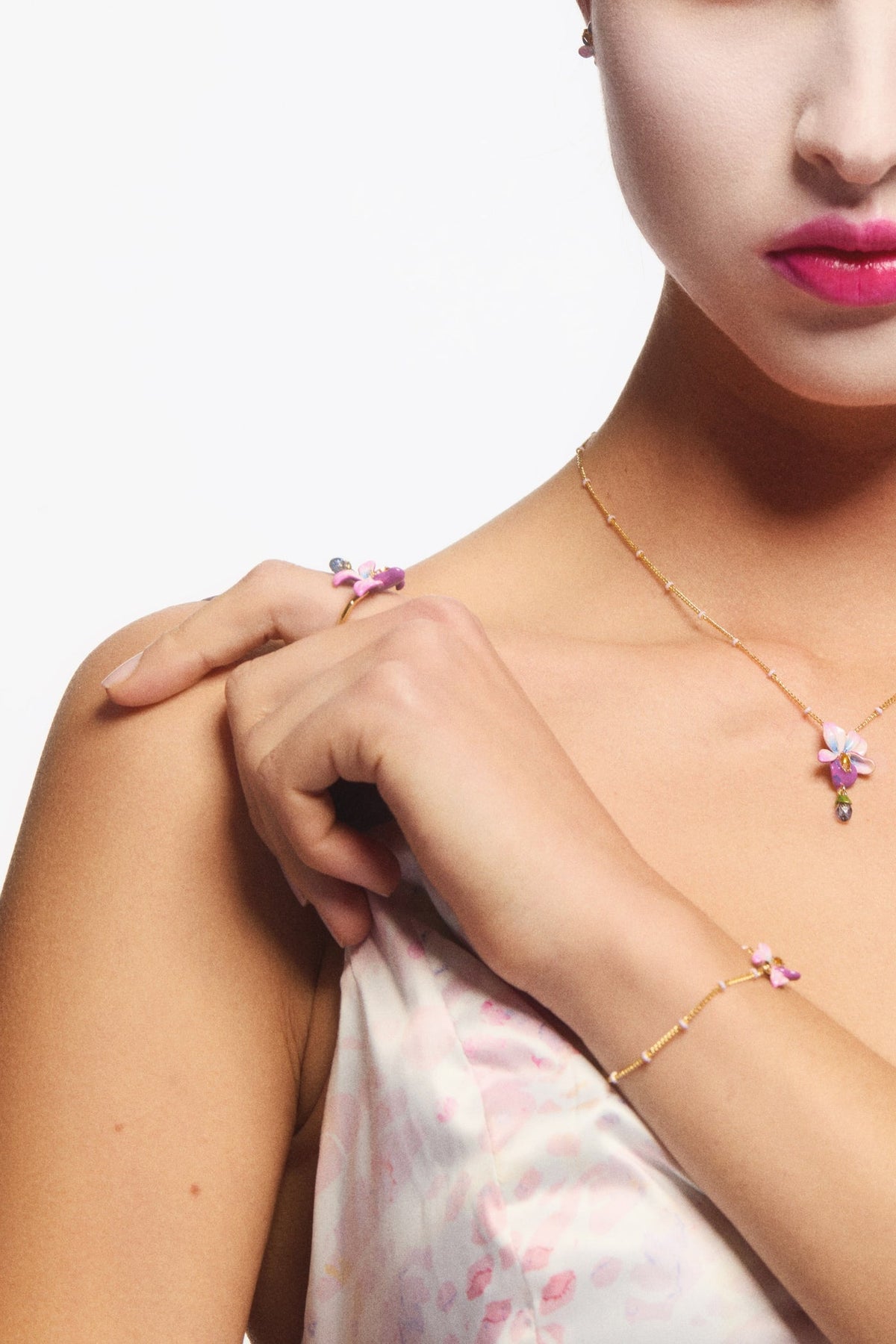 Adjustable Ring PETIT TRIANON — worn by a model