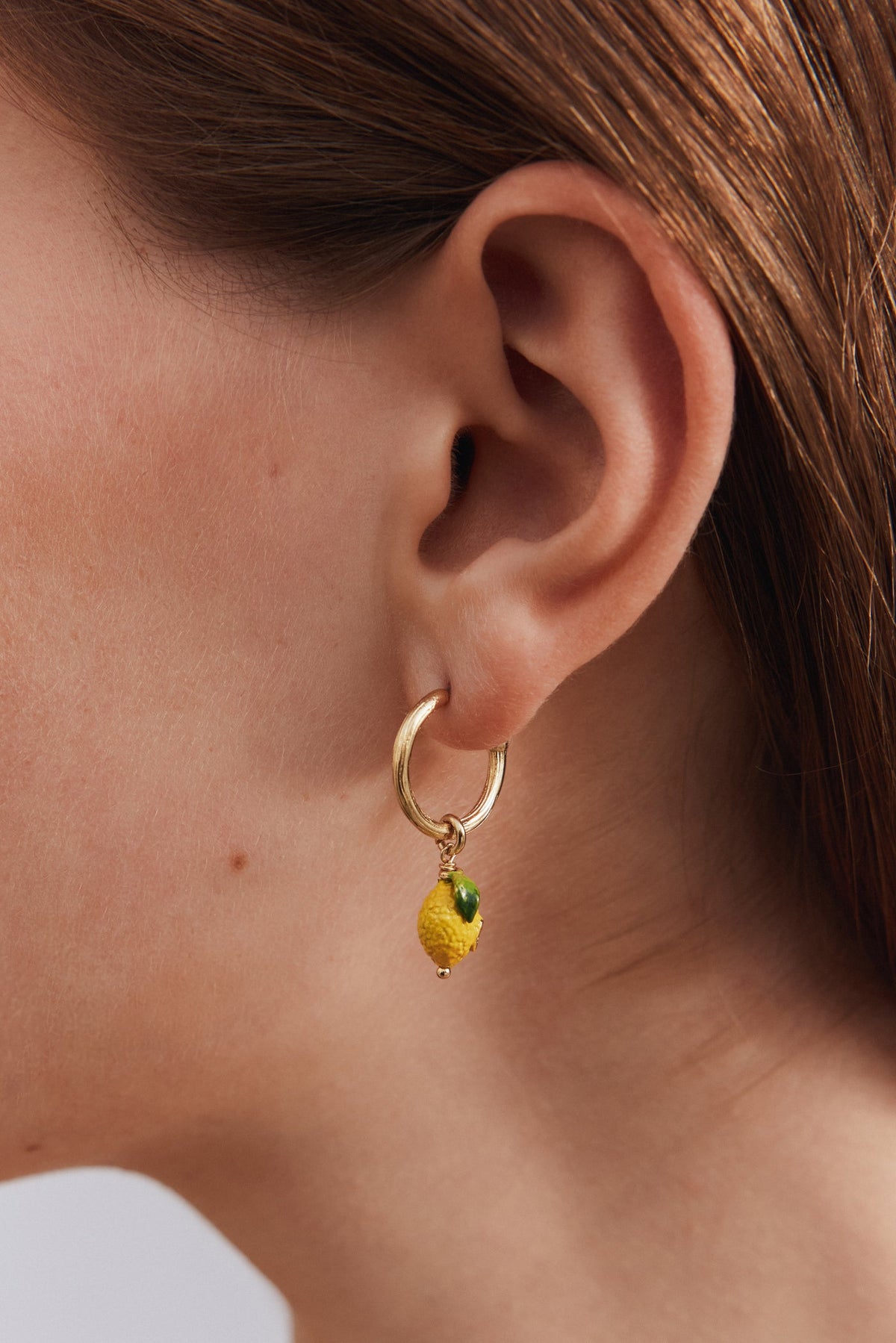 Post Earrings MIGNON CITRON — worn by a model