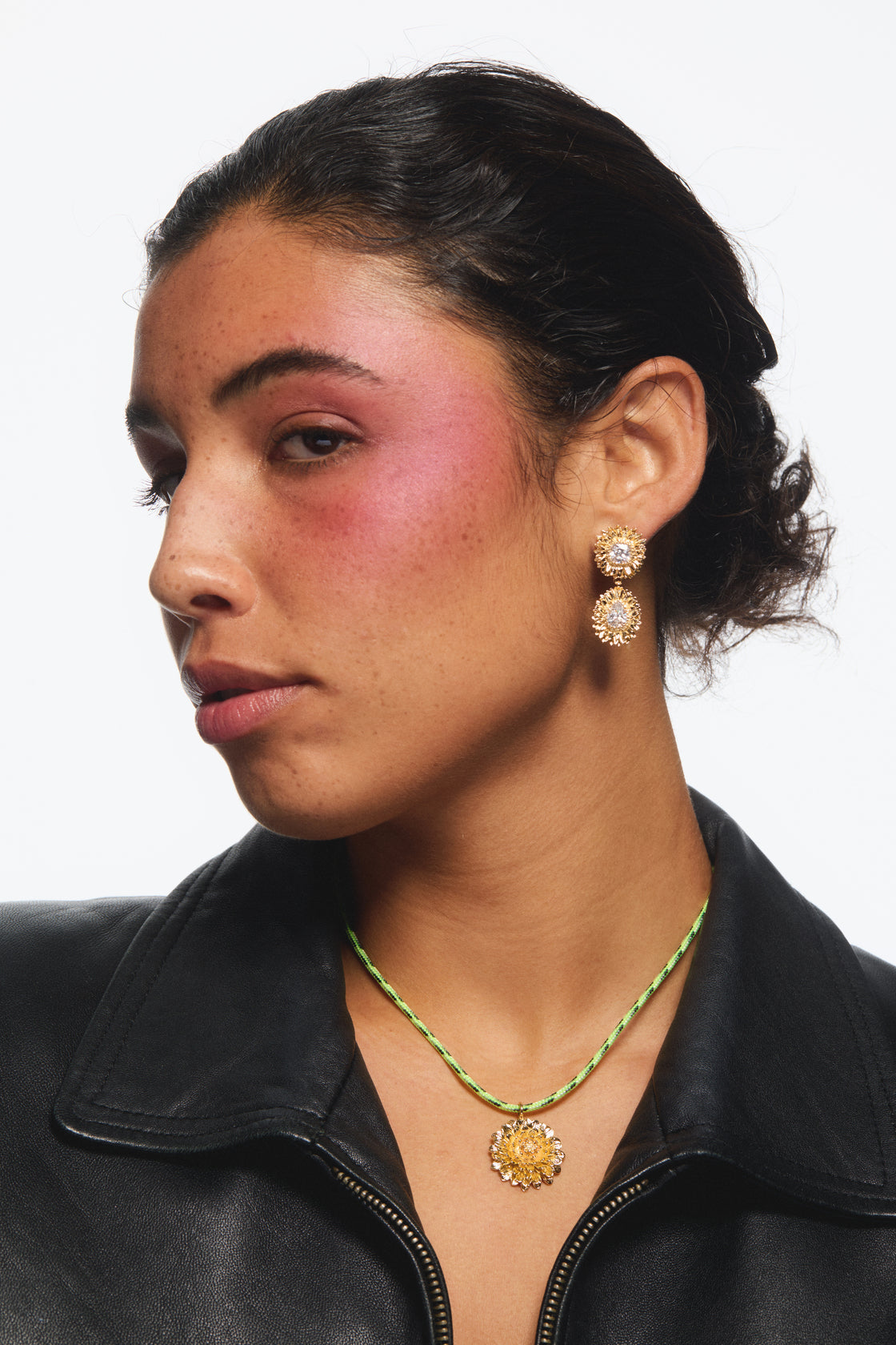 Necklace 42+5cm NATURE FLAMBOYANTE — worn by a model