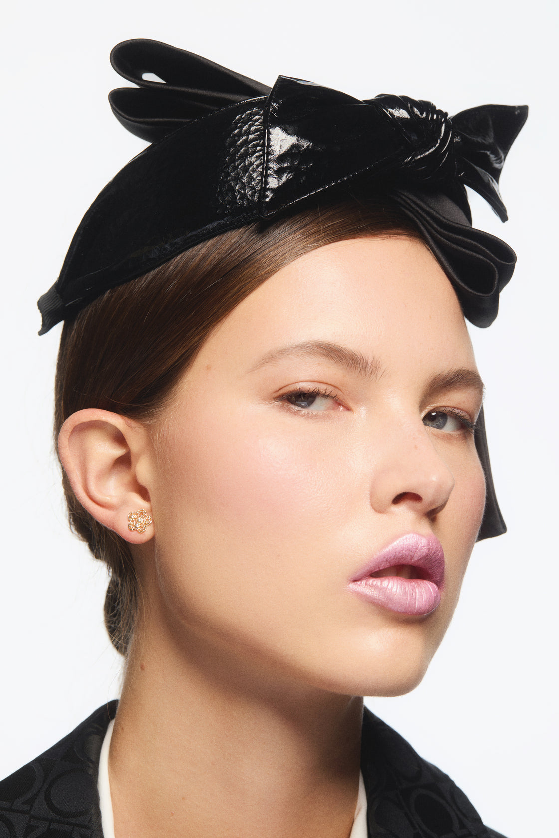 Post Earrings OPERA NATIONAL DE PARIS - GISELLE — worn by a model