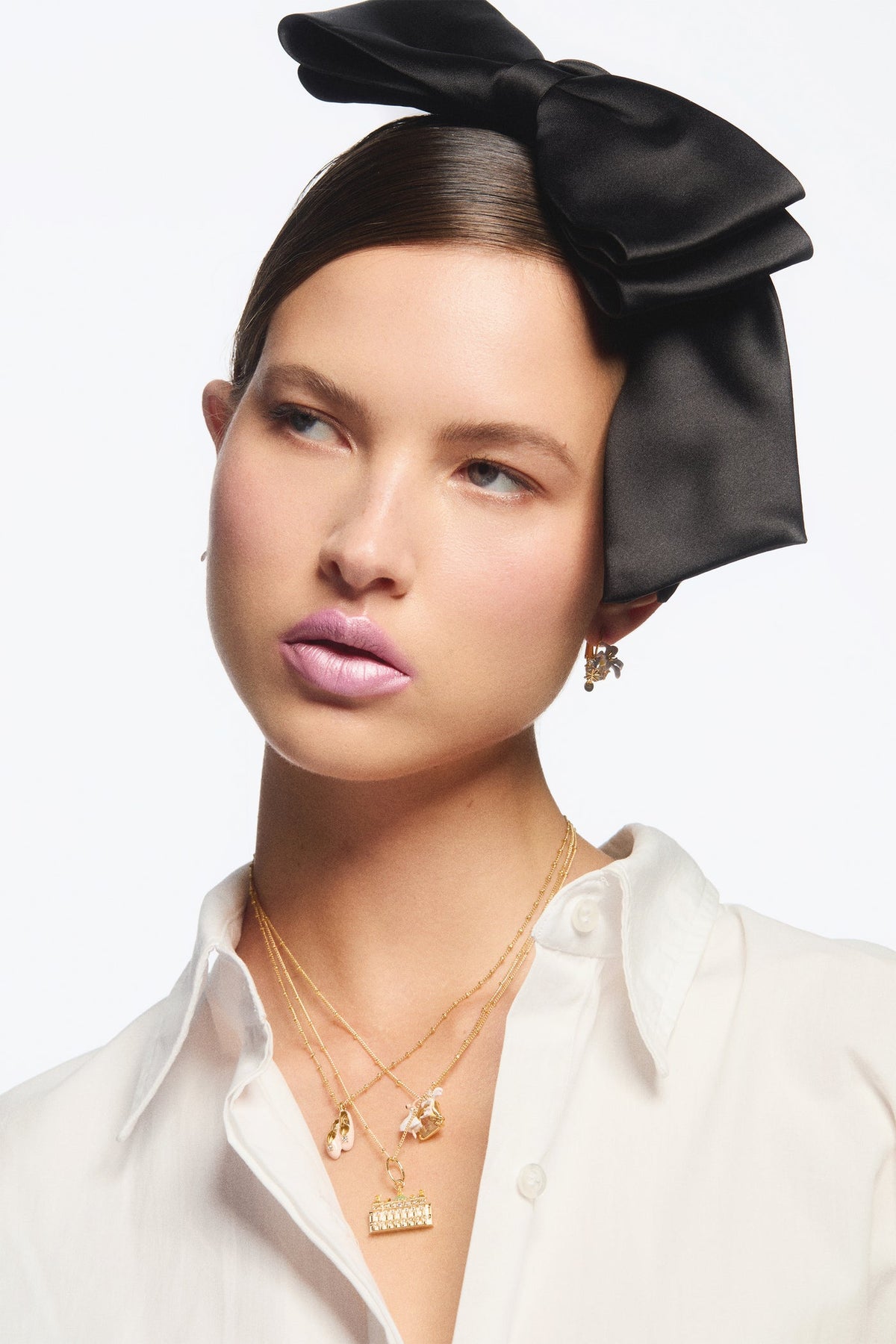 Necklace 42+5cm OPERA NATIONAL DE PARIS - GISELLE — worn by a model