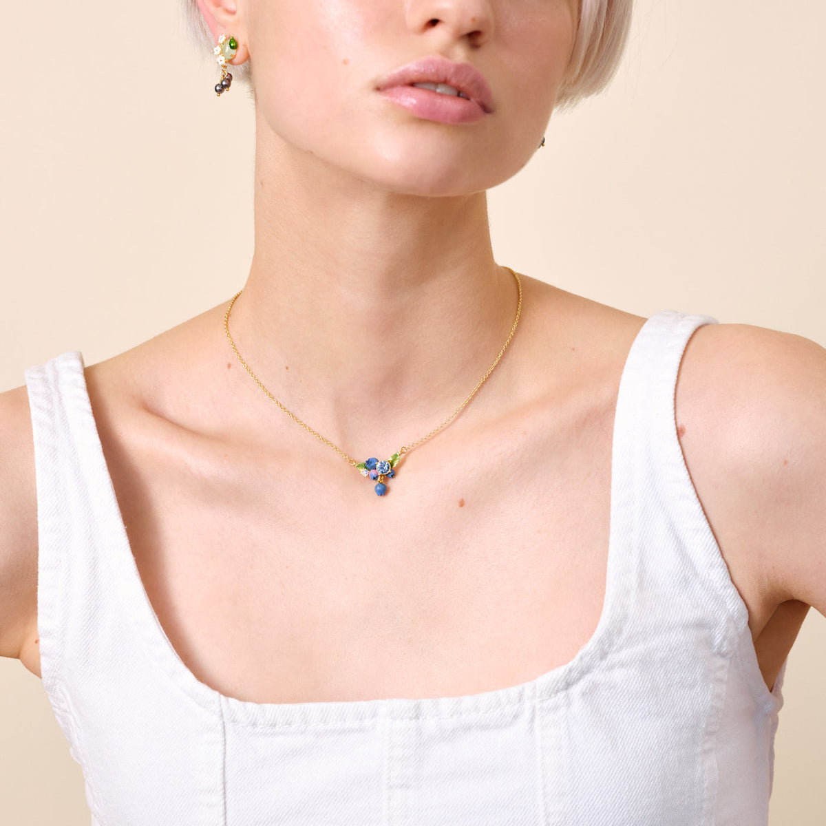 Necklace 40+5cm LE BOIS GOURMAND — worn by a model