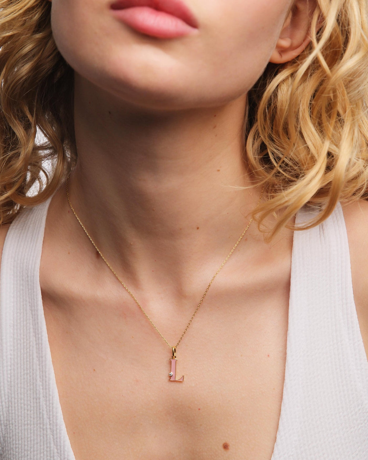 Necklace 42+5cm INITIALES L — worn by a model