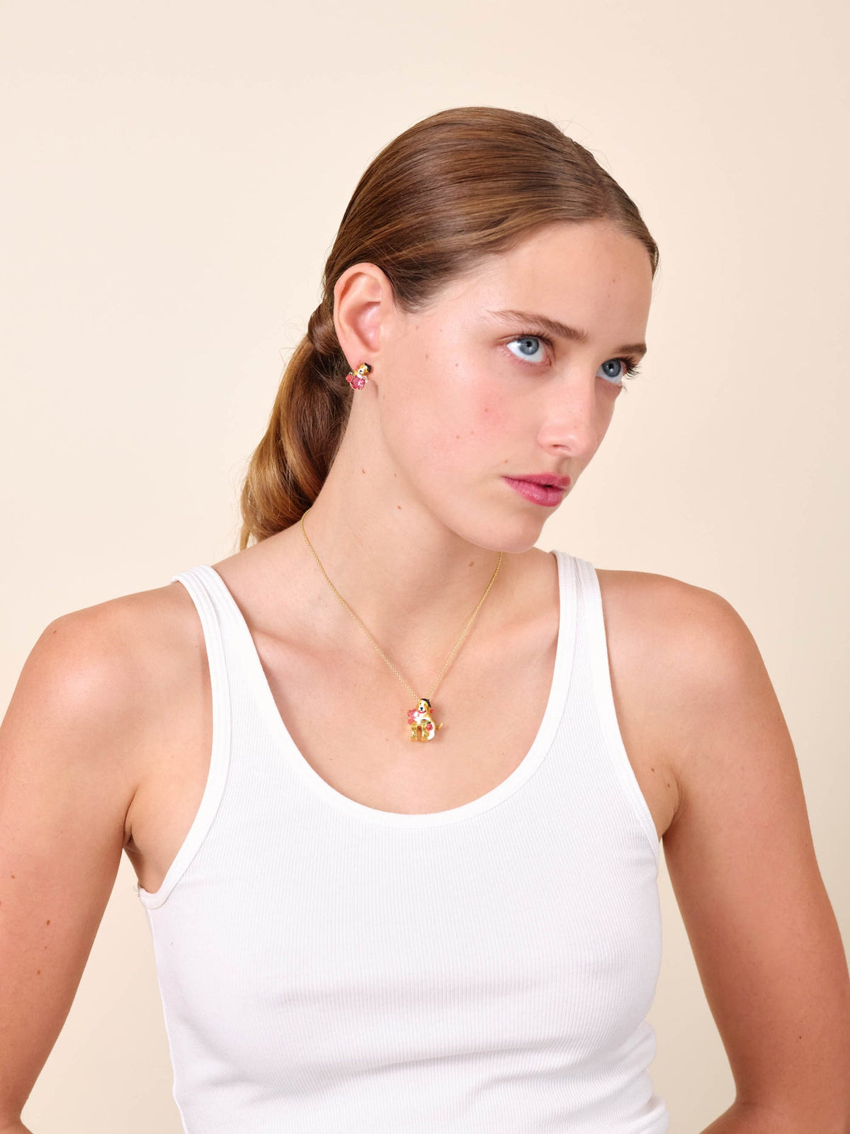 Necklace 40+5cm SOUVENIRS DE PARIS — worn by a model
