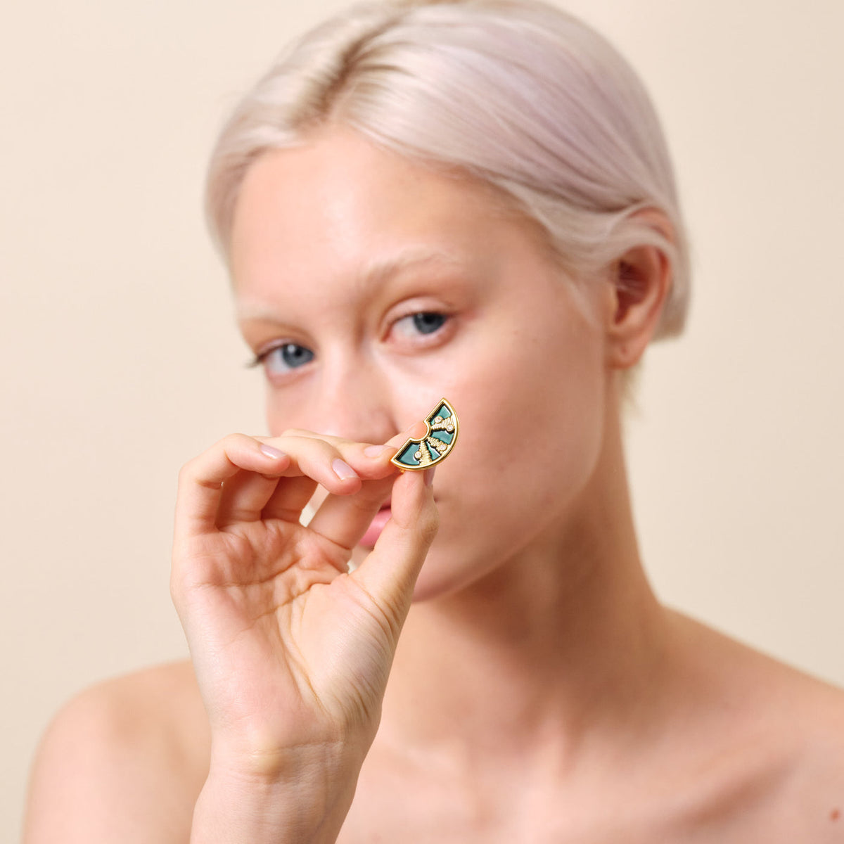 BF400402 - Brooch NUIT ETOILEE — worn by a model