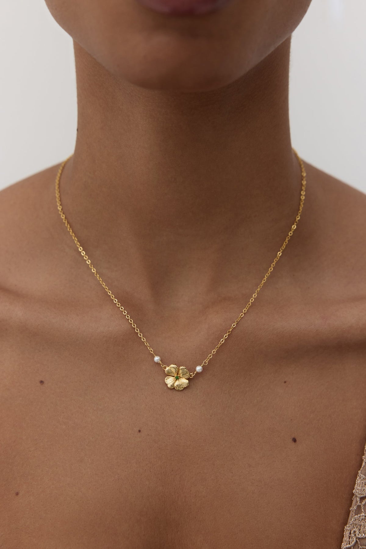 42+5cm Necklace FLEUR DE CHANCE — worn by a model