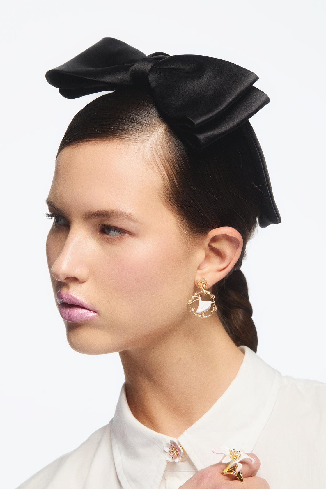 Post Earrings OPERA NATIONAL DE PARIS - GISELLE — worn by a model