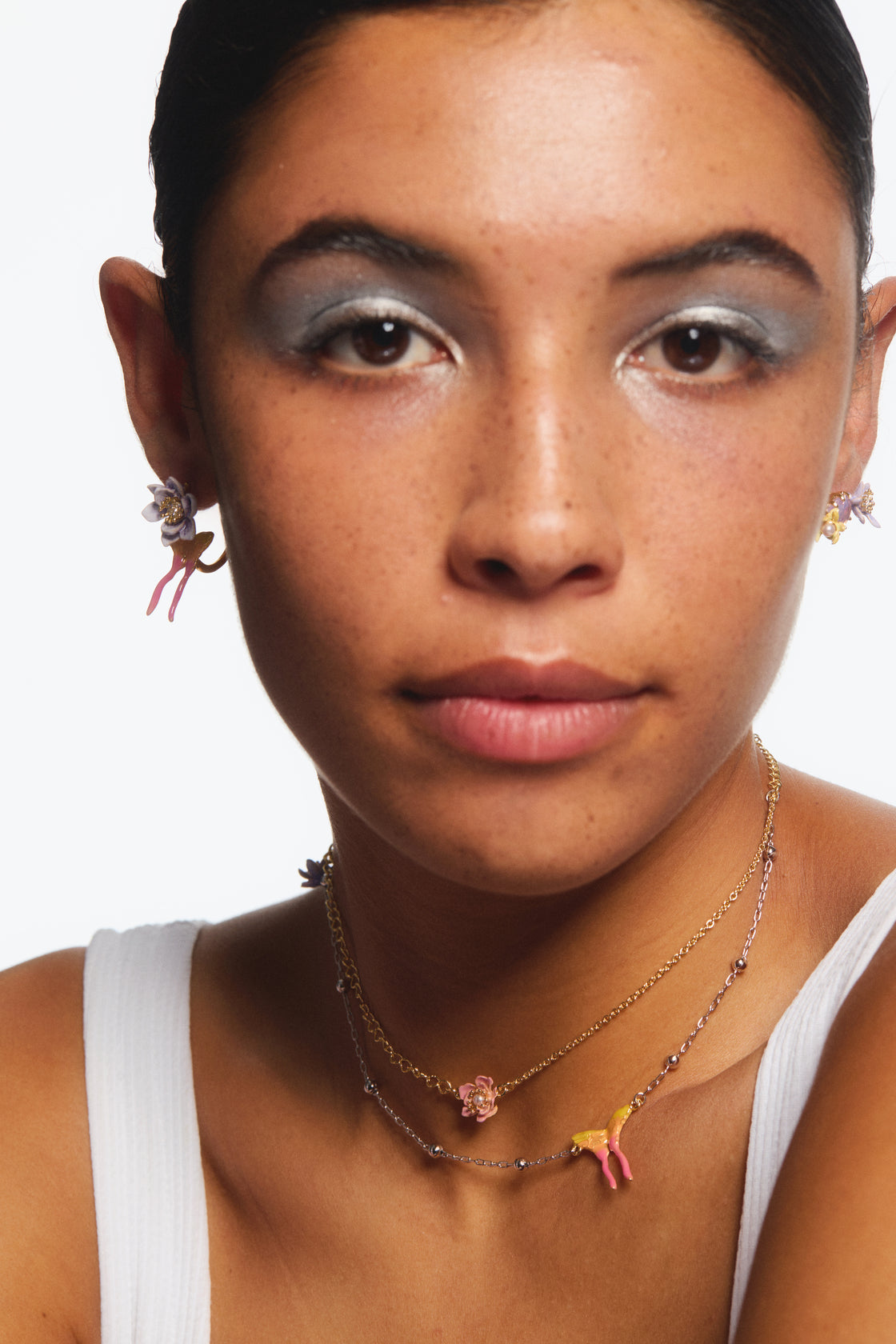 Necklace 47cm FANTASMAGNOLIA — worn by a model
