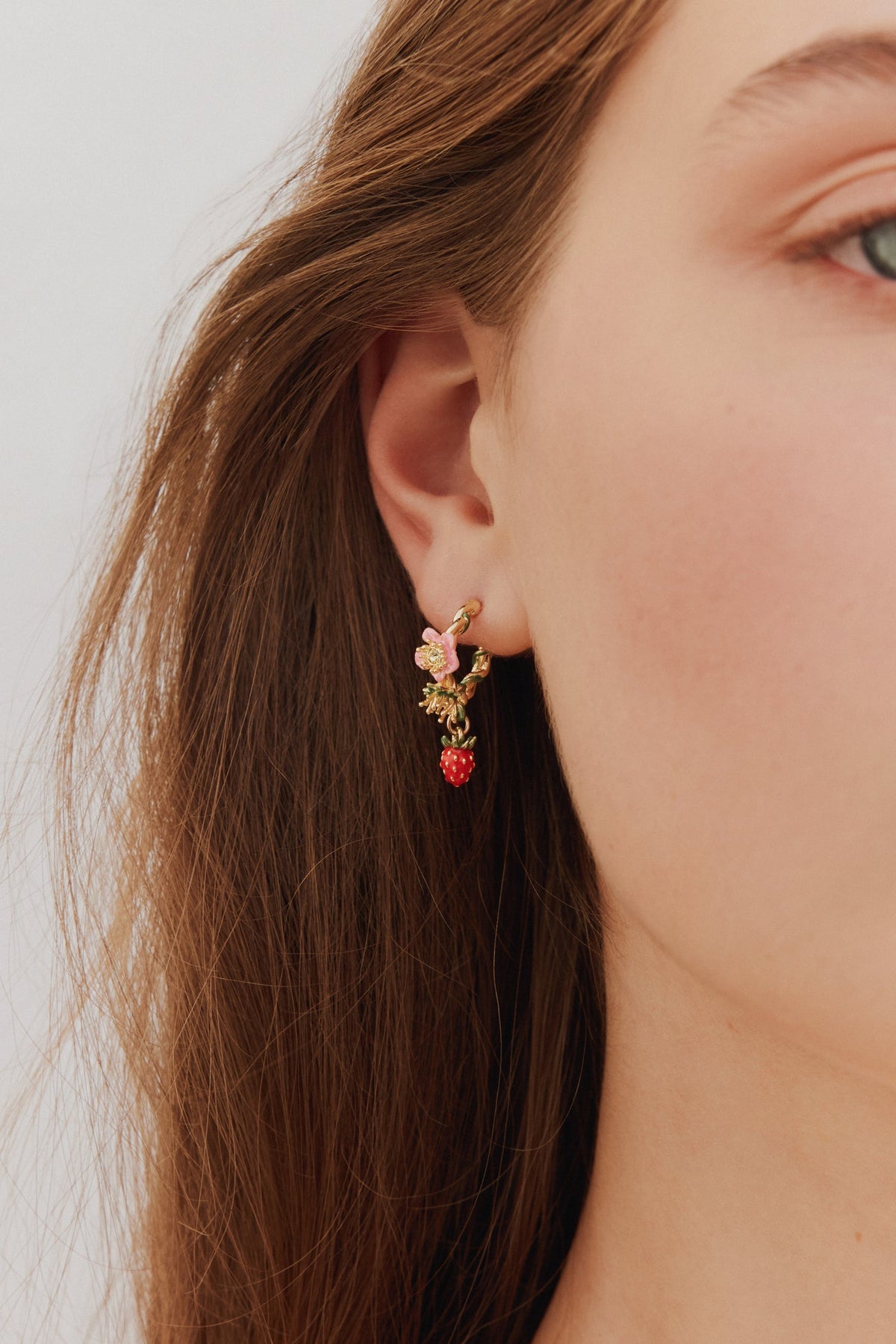 Post Earrings LE BOIS GOURMAND — worn by a model