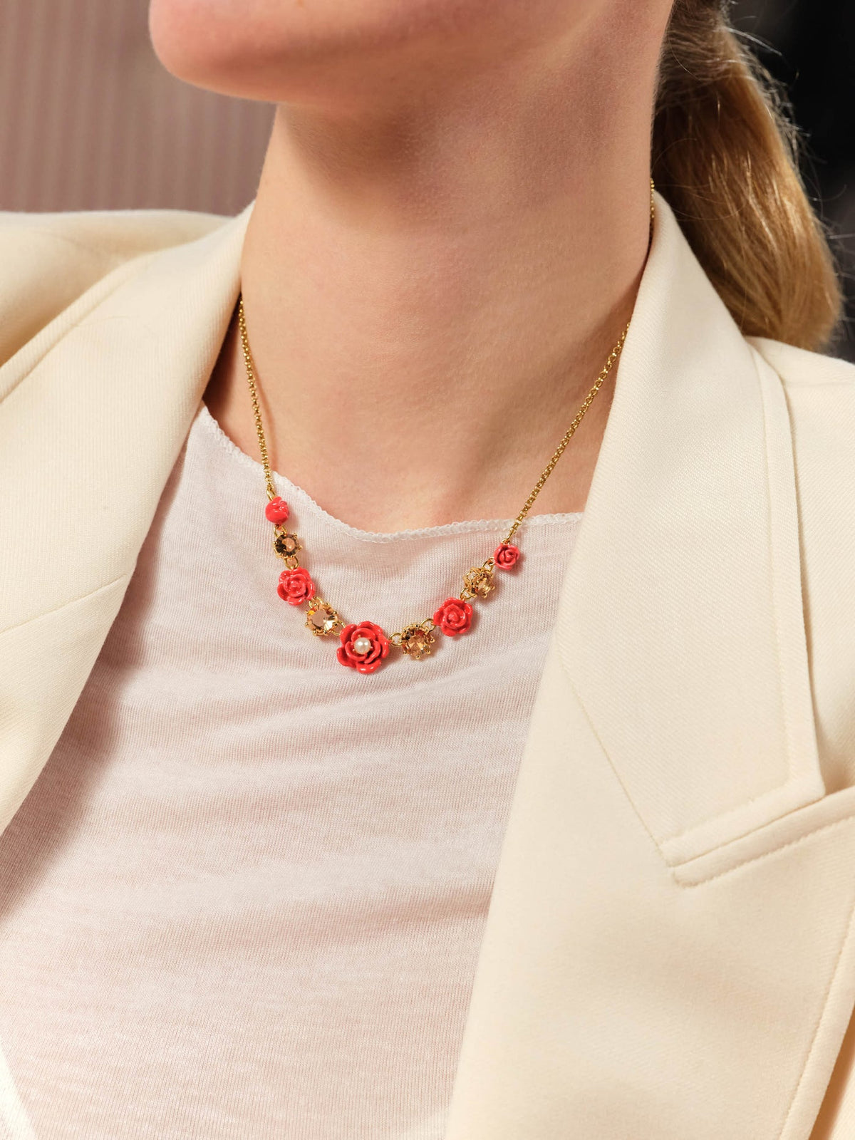 Necklace 42+5cm ANTICA ROSA — worn by a model