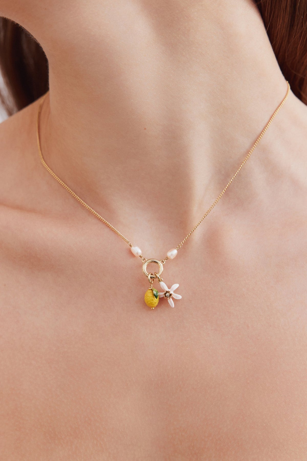 Necklace 40+5cm MIGNON CITRON — worn by a model