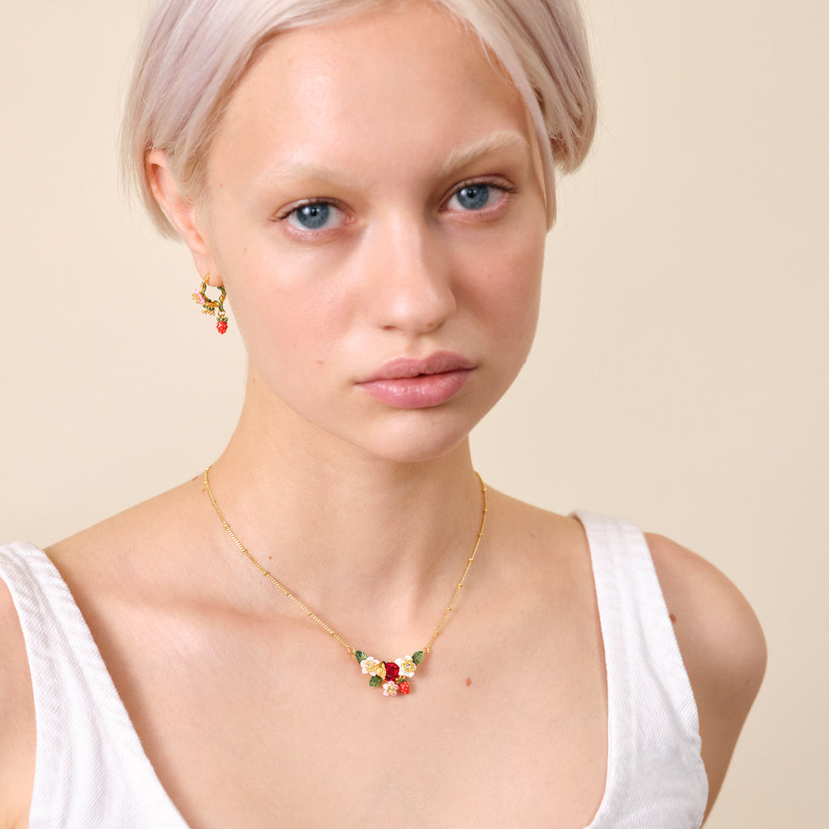 Necklace 40+5cm LE BOIS GOURMAND — worn by a model