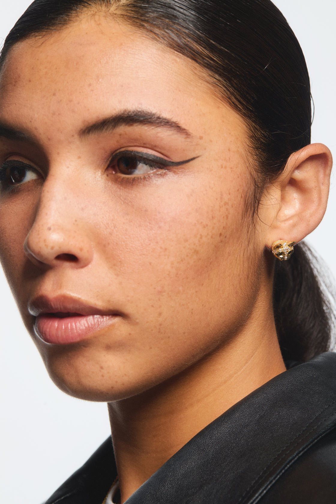 Post Earrings LES NEREIDES LOVES ANIMALS — worn by a model