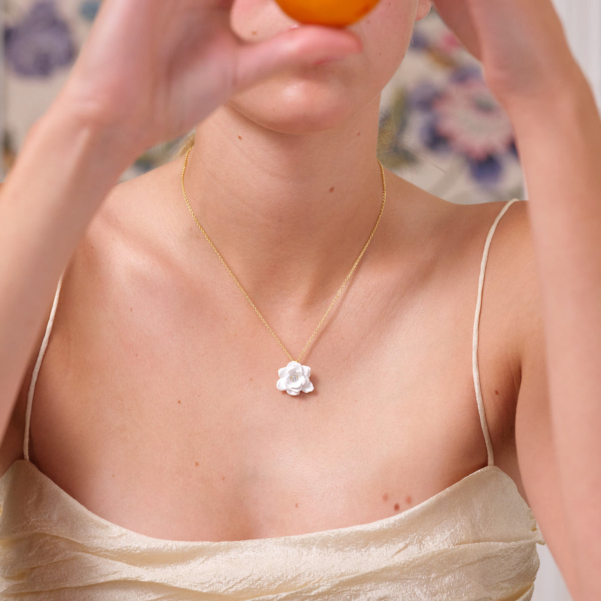 BZ400709 - Necklace 42+5cm BAL DE PRINTEMPS — worn by a model