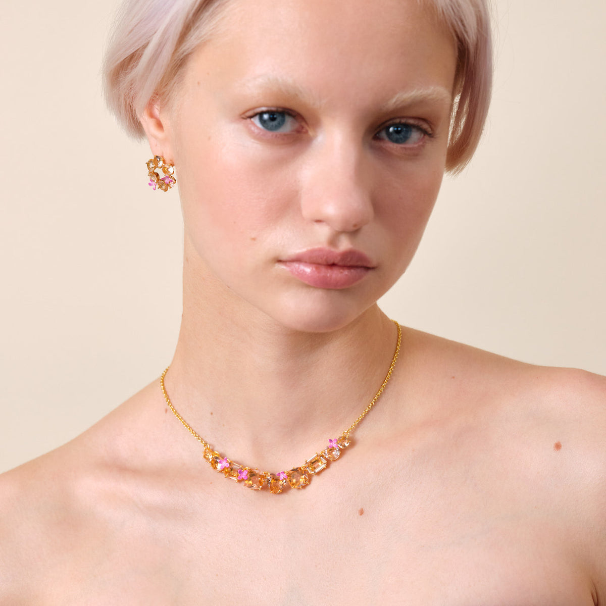Necklace 38+5cm LA DIAMANTINE Fleurs des Poètes — worn by a model