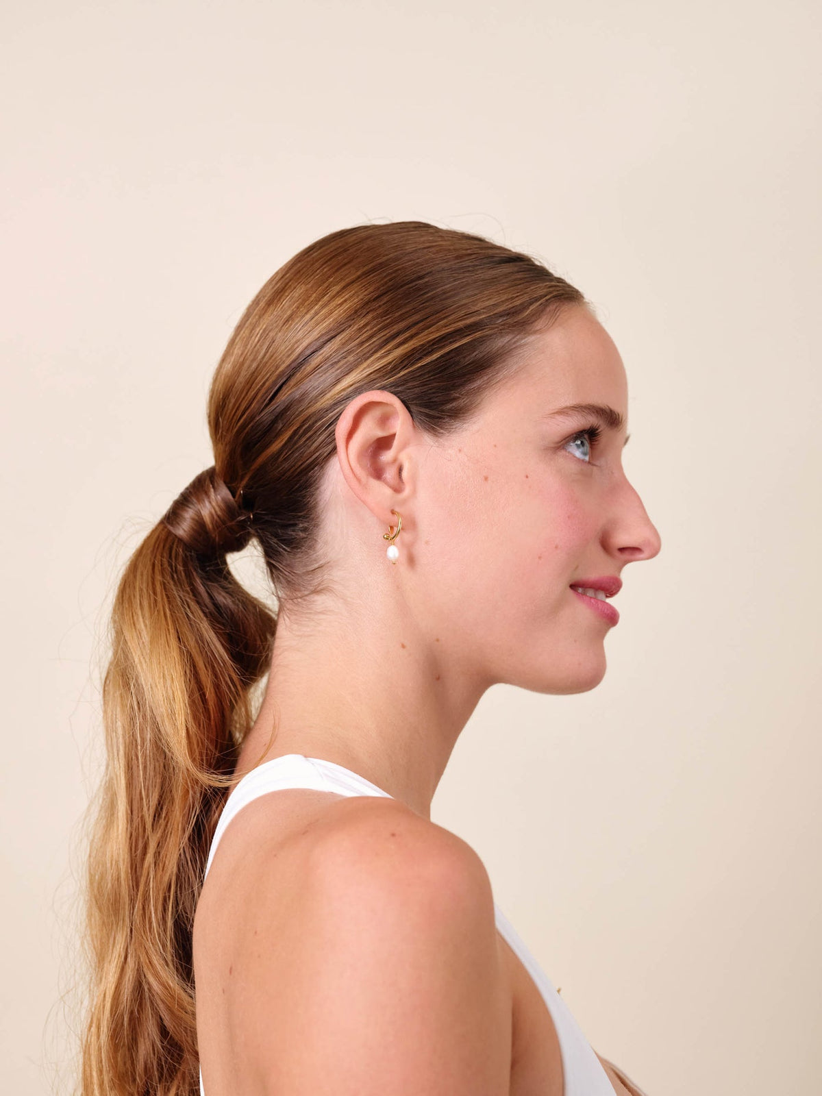Post Earrings SPLENDEURS DES PROFONDEURS — worn by a model