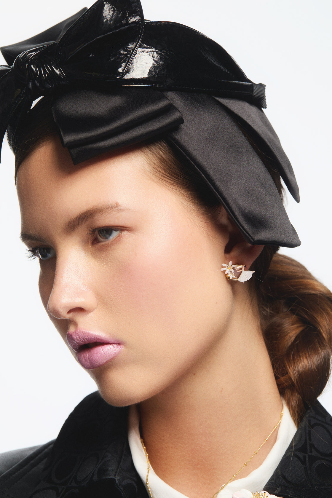 Post Earrings OPERA NATIONAL DE PARIS - GISELLE — worn by a model