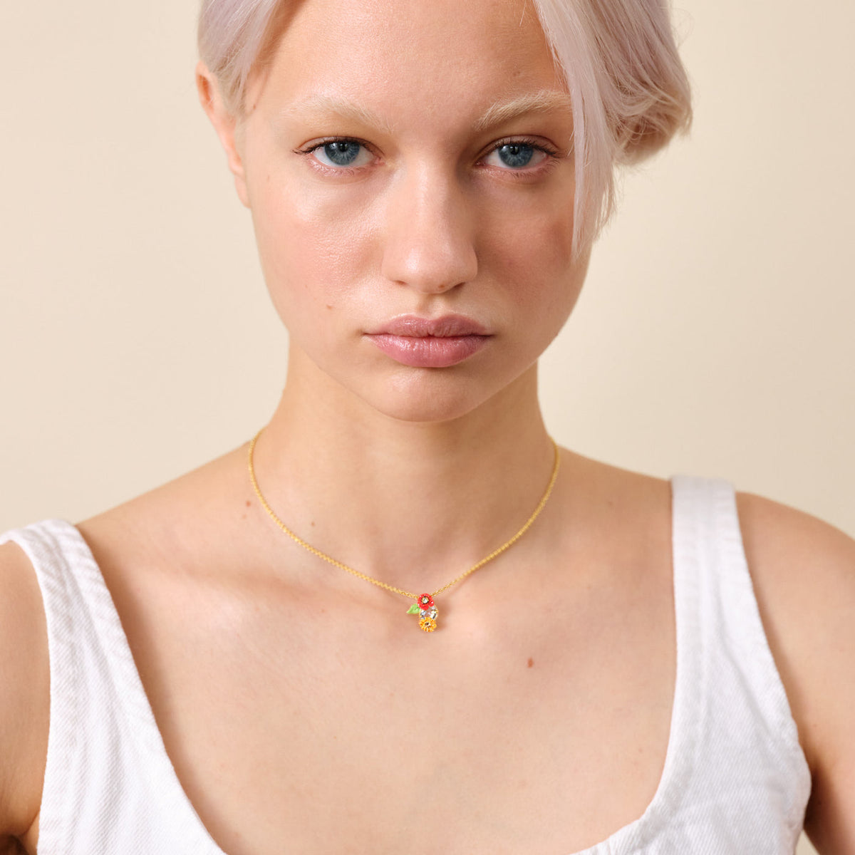 Necklace 40+5cm FLEURS DE POETES — worn by a model
