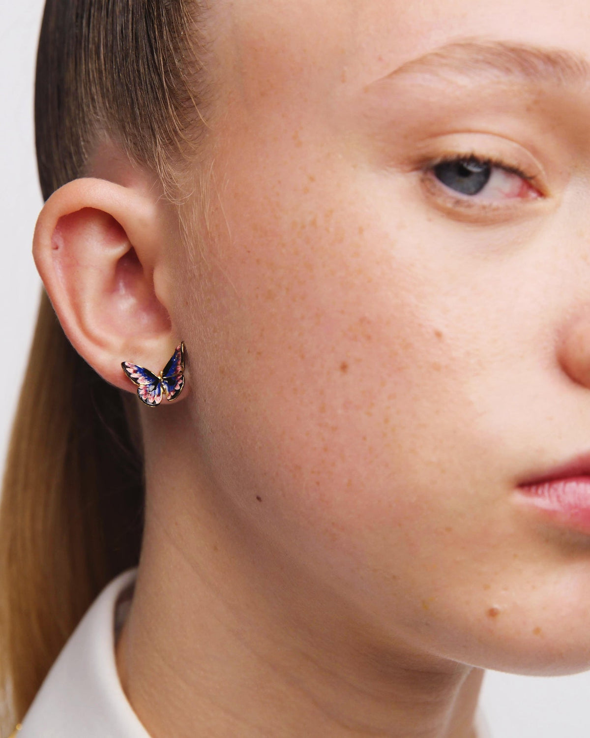 Post Earrings HANAMI — worn by a model