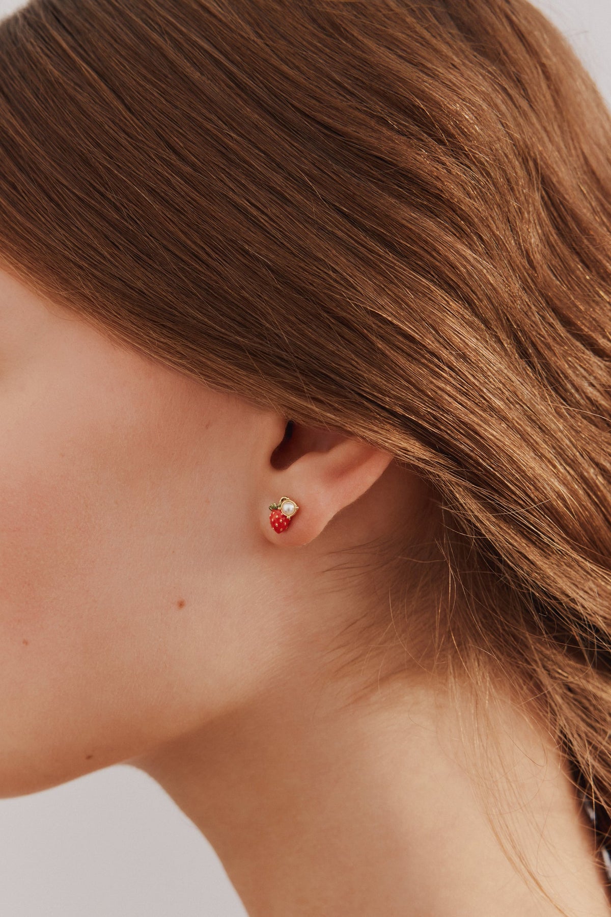Post Earrings LE BOIS GOURMAND — detail view