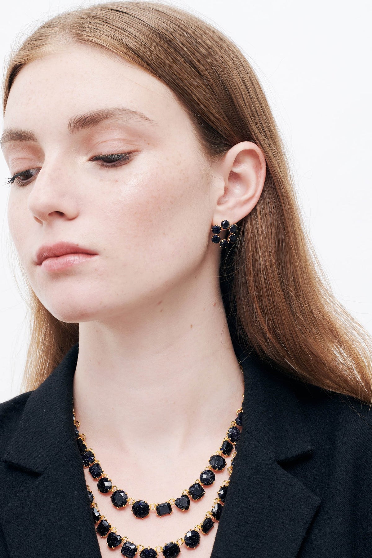 Post Earrings LA DIAMANTINE Sparkling navy blue — worn by a model