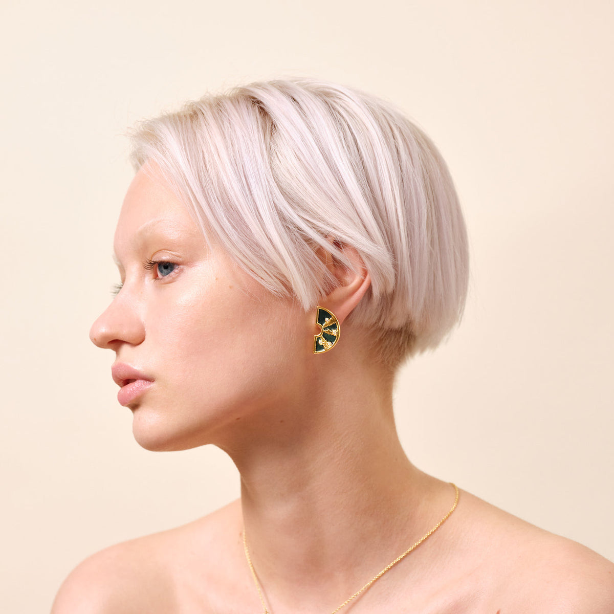 BW400535 - Post Earrings NUIT ETOILEE — worn by a model