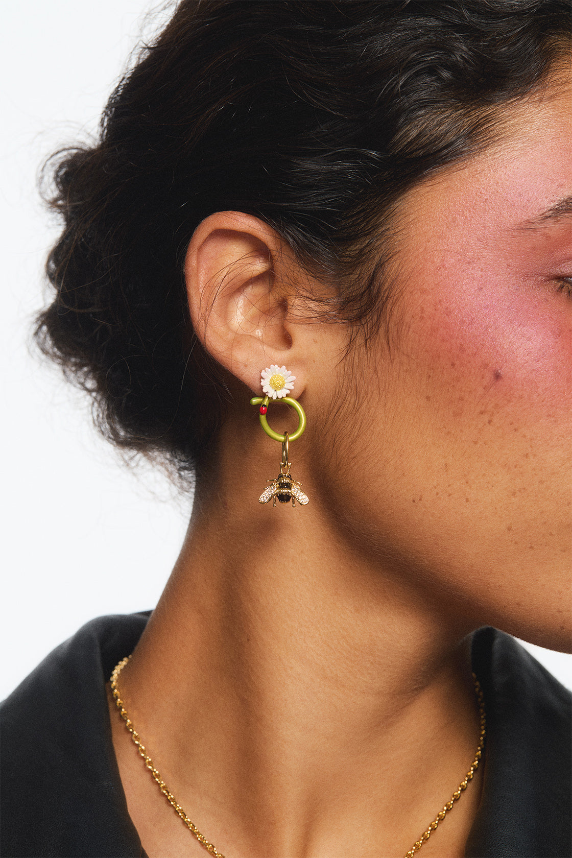 Post Earrings LES PENDENTIFS — worn by a model