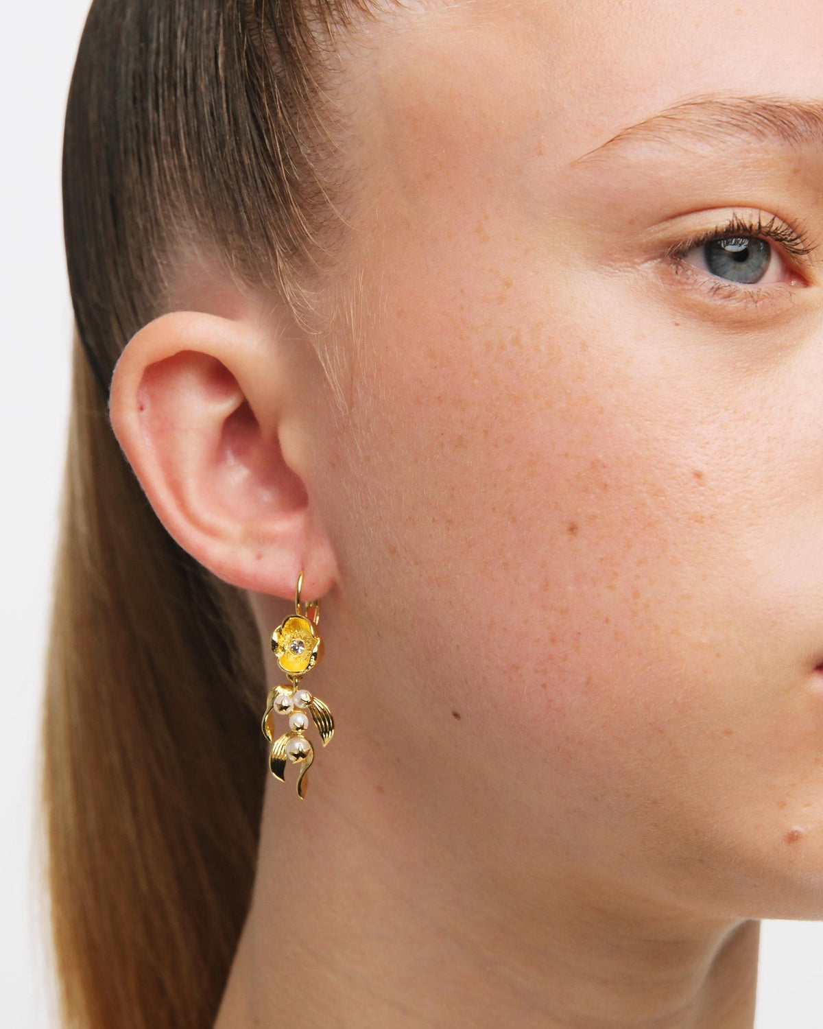 Sleeper Earrings VELOURS D'HIVER — worn by a model