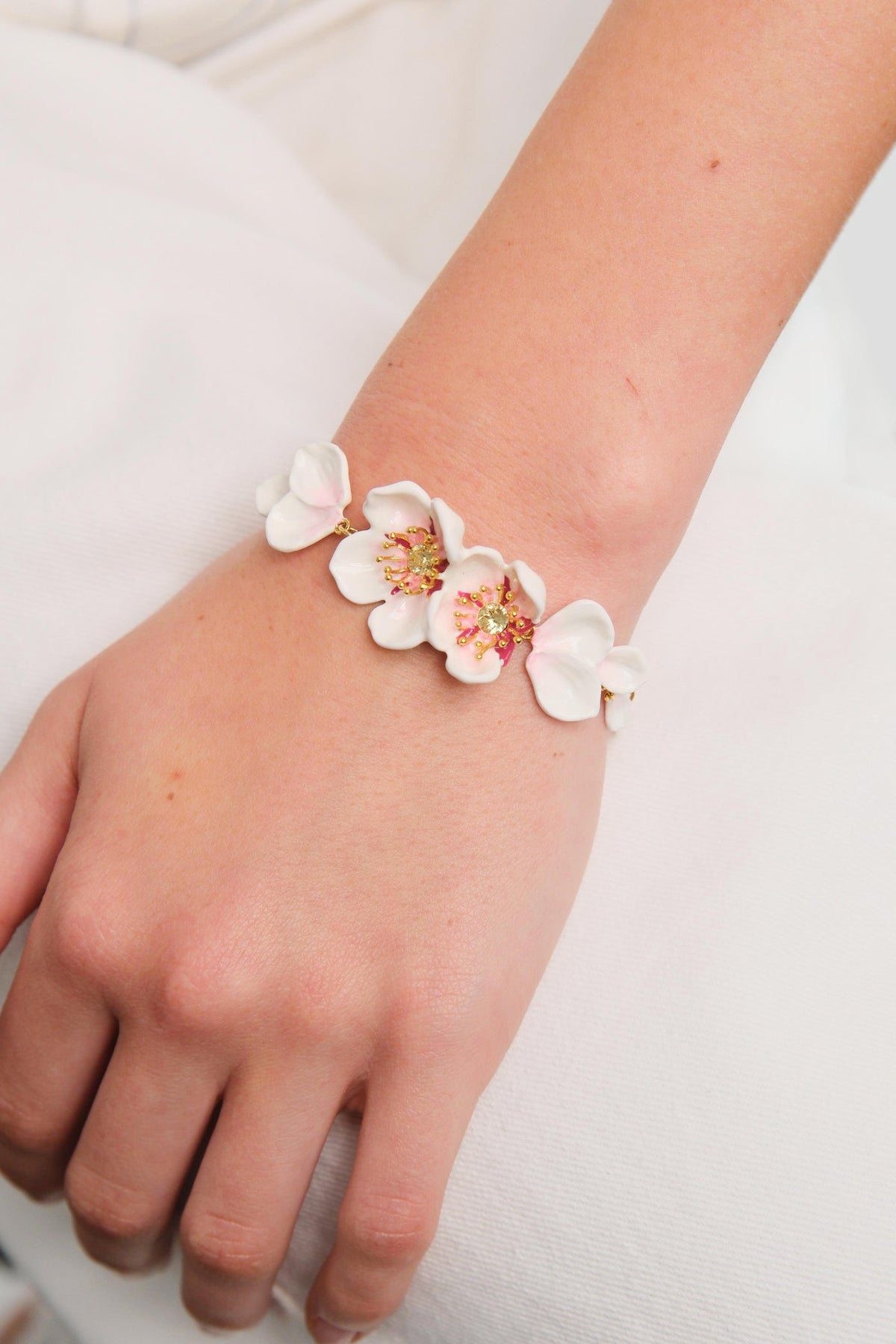 15.5 + 3.5cm Bracelet HANAMI — worn by a model