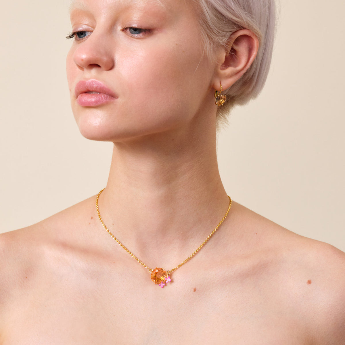 Necklace 38+5cm LA DIAMANTINE Fleurs des Poètes — worn by a model