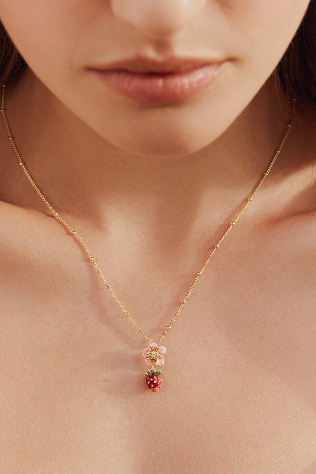 Necklace 40+5cm LE BOIS GOURMAND — worn by a model
