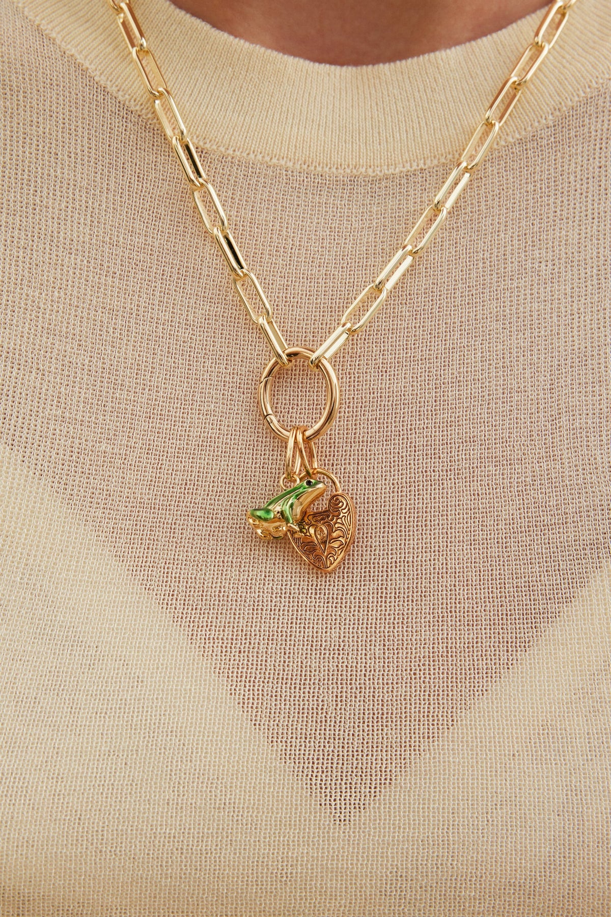 Pendant LES PENDENTIFS grenouille — worn by a model